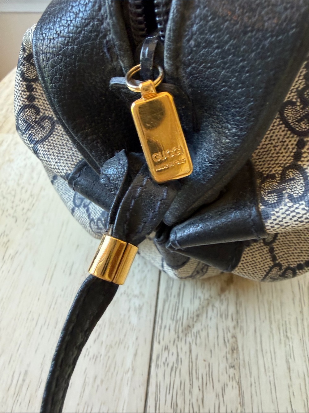 Vintage Gucci Beige GG Supreme Pouch with Black Leather Trim with Charm - Picture 4 of 9